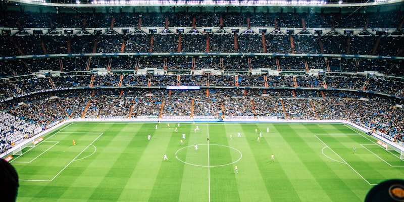 国内联赛德比大战火爆场面，球迷热烈助威